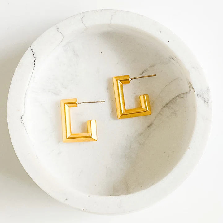 VIRTUE Medium Square Hoops