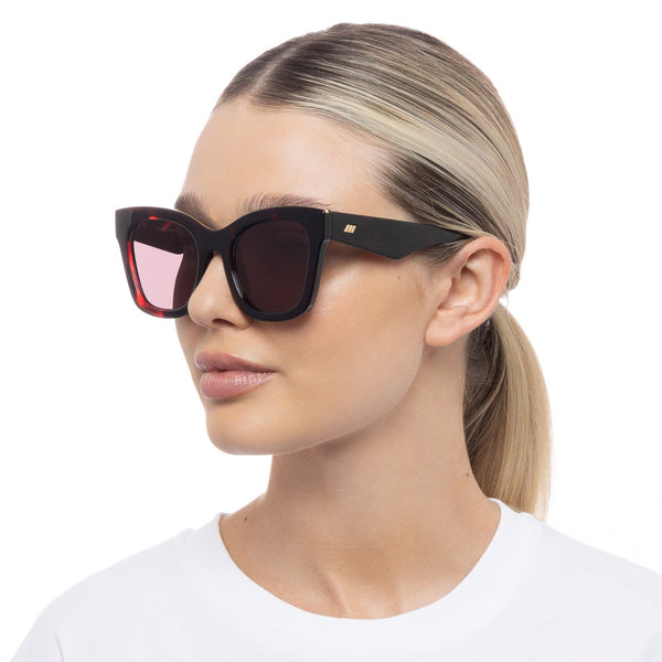 Le Specs Showstopper in Cherry Tort