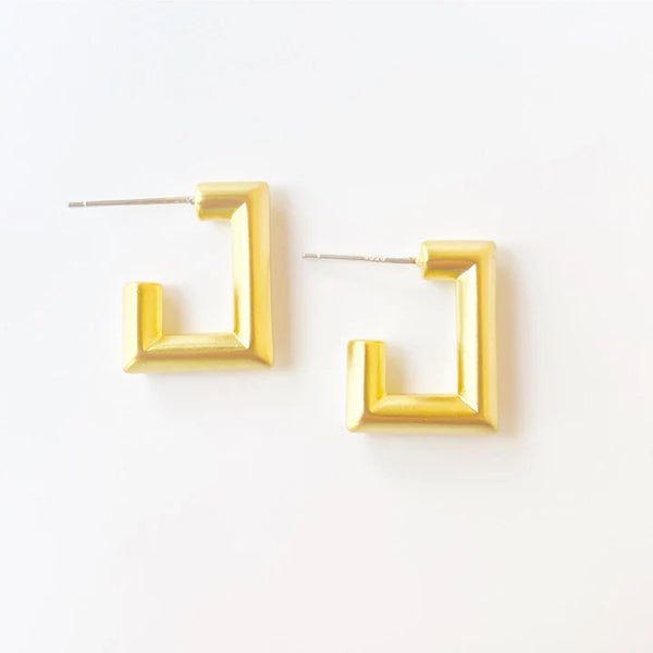 VIRTUE Medium Square Hoops