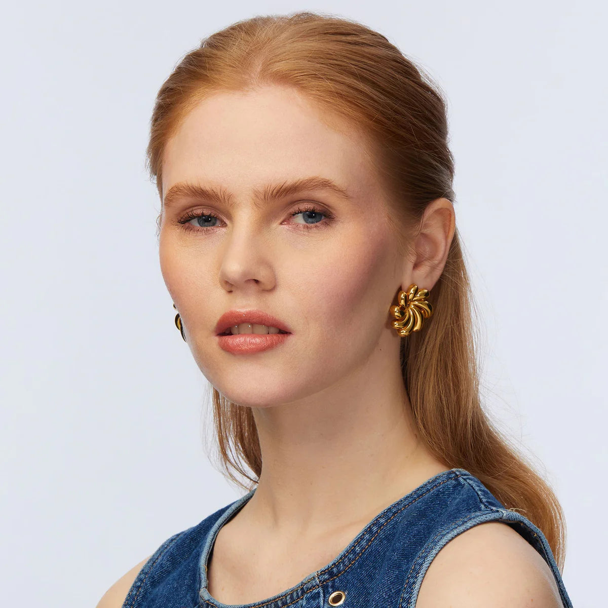 LeLeページ Lele Sadoughi GOLD PINWHEEL FLOWER BUTTON EARRINGS – Bishop Boutique